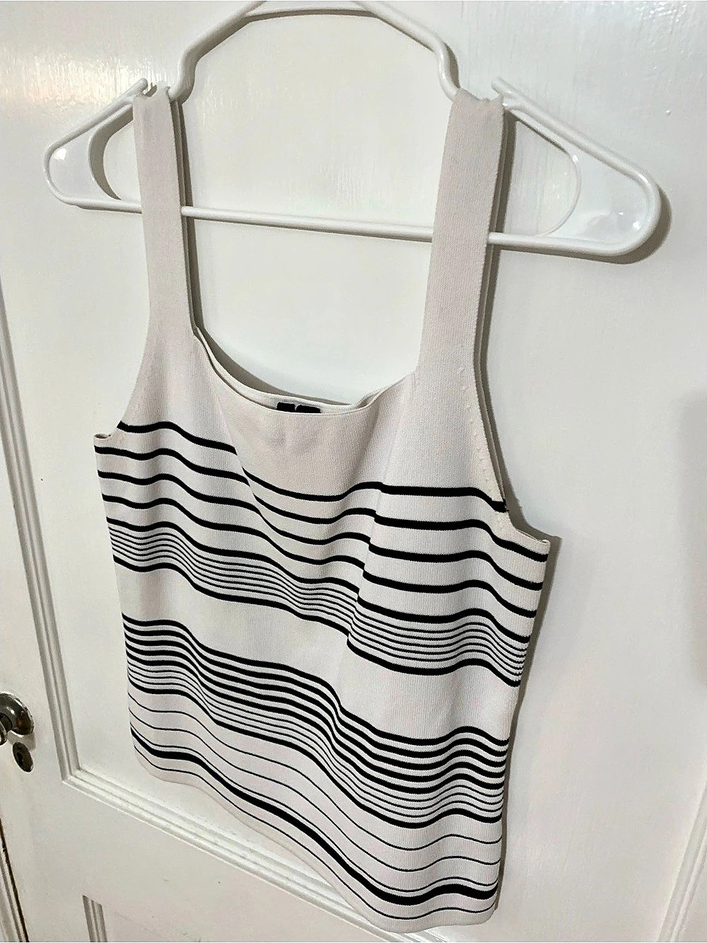 VENNI Striped Tank Top in White & Black Size Large Like New